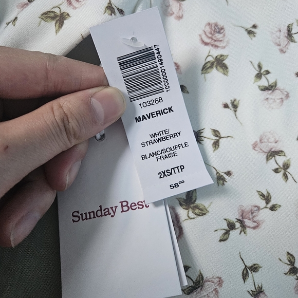 SUNDAY BEST Maverick Longsleeve White Strawberry Puff XXS Aritzia NWT - Picture 4 of 10